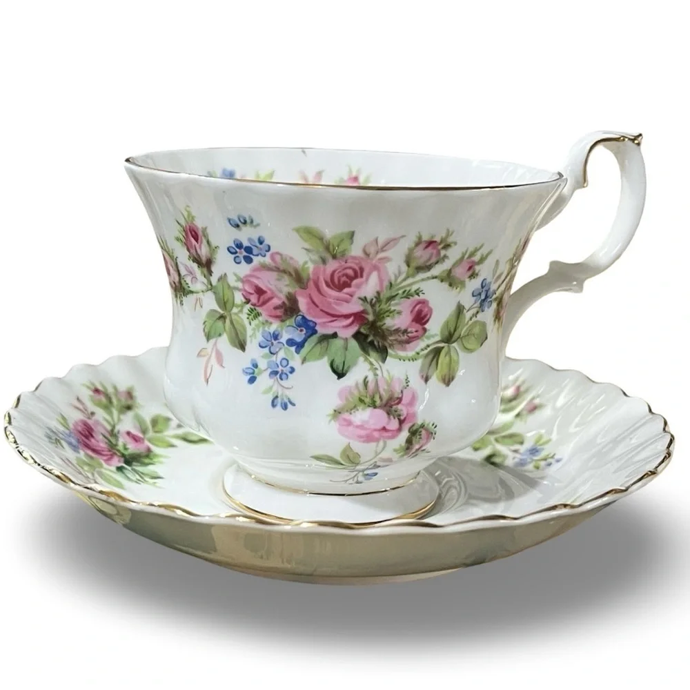 Royal Albert Made in England “Moss Rose” Teacup Floral Accents 22K Gold Trim